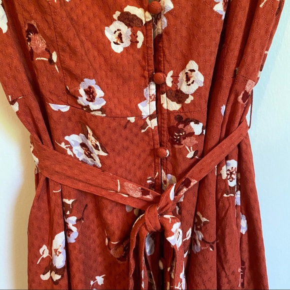 NWT floral print short sleeve v-neck dress - Picture 3 of 9